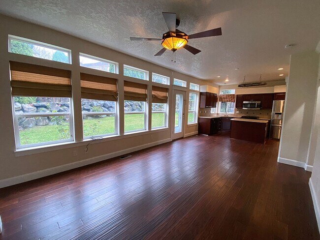 Building Photo - Great NW Home with Fenced Yard, Large Gara...