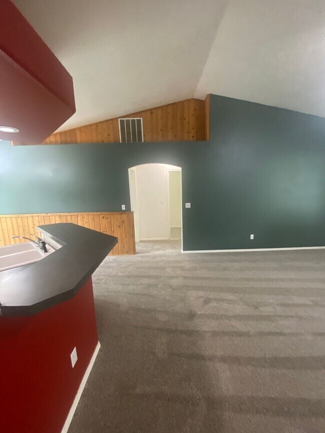Building Photo - 3 Bed, 2 Bath,  Single Story, CUL-D-SAC Ho...