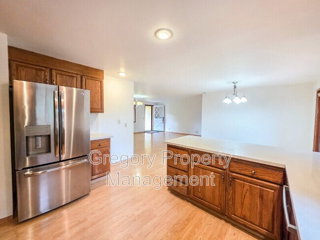 Building Photo - 4155 West Lake Sammamish Pkwy NE