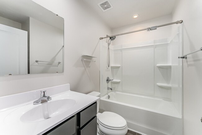 Building Photo - 1105 Canando St