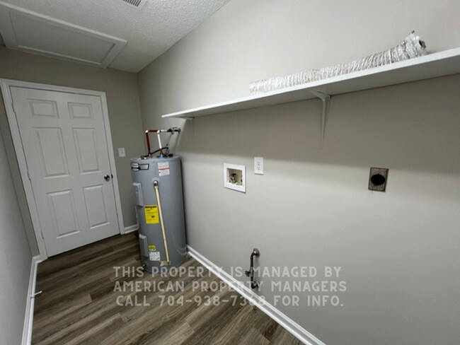 Building Photo - 318 Rustic Rd