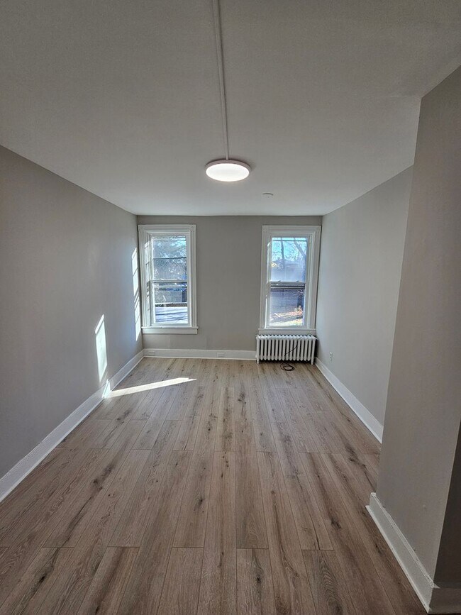Building Photo - 3 Bedroom Apartment - Kingston, NY