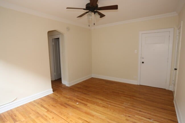 Building Photo - 4740 N Hermitage Ave