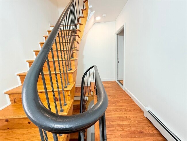 Building Photo - 23 Bellevue St