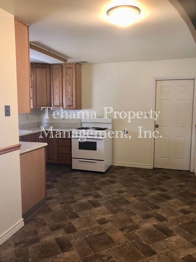 Building Photo - 4 bedroom 2 bathroom downtown Red Bluff home