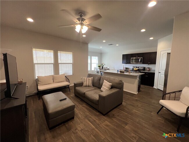 Building Photo - 809 Margay Lp