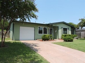 Building Photo - 11927 Hoblitzelle Dr