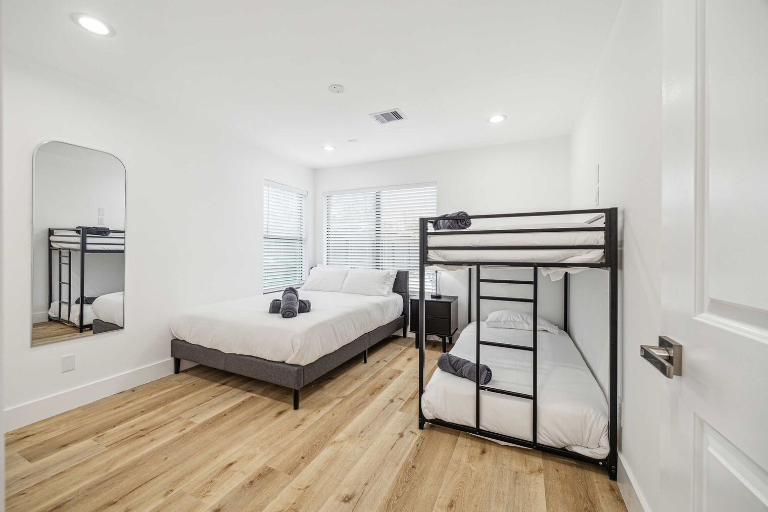 Building Photo - 5631 Cerritos Dr