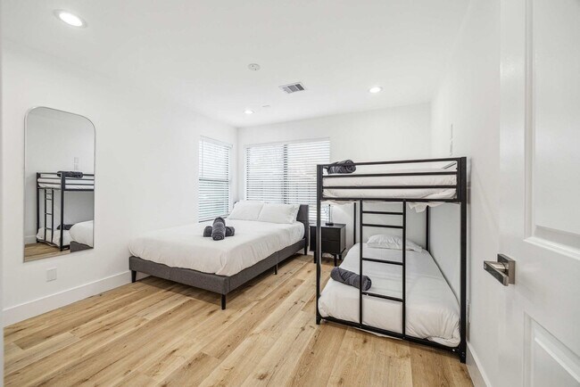 Building Photo - 5631 Cerritos Dr