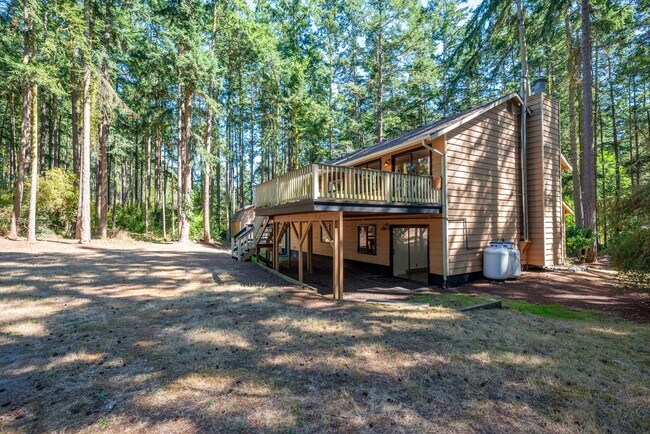 Building Photo - 1638 Fern Pl