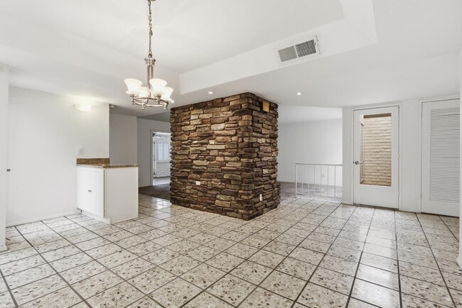 Building Photo - 7814 E MacKenzie Dr