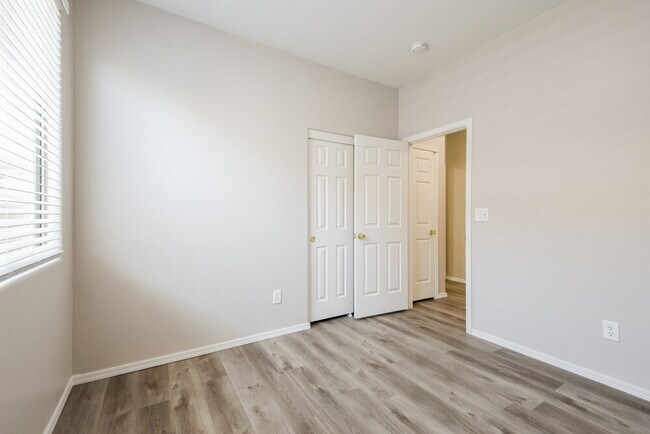 Building Photo - 1824 W Kuralt Dr