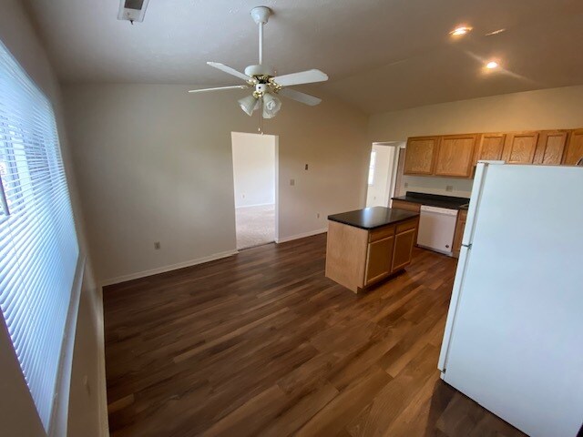 Building Photo - 819 Trustway Ct