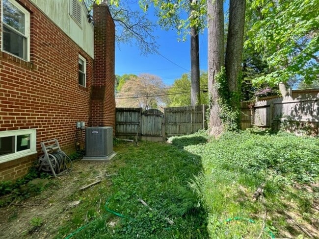Building Photo - 3700 Woodridge Ave