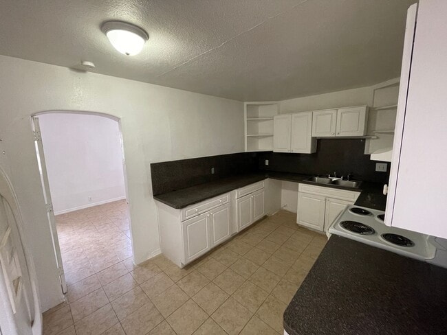 Building Photo - Corner Lot close to US 19