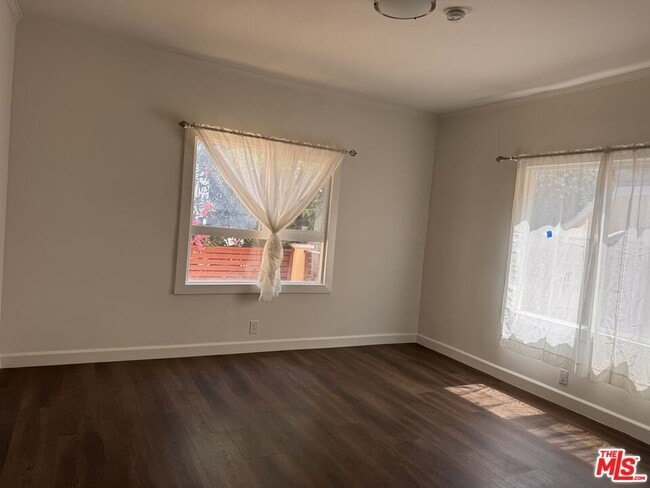 Building Photo - 1325 S Rimpau Blvd