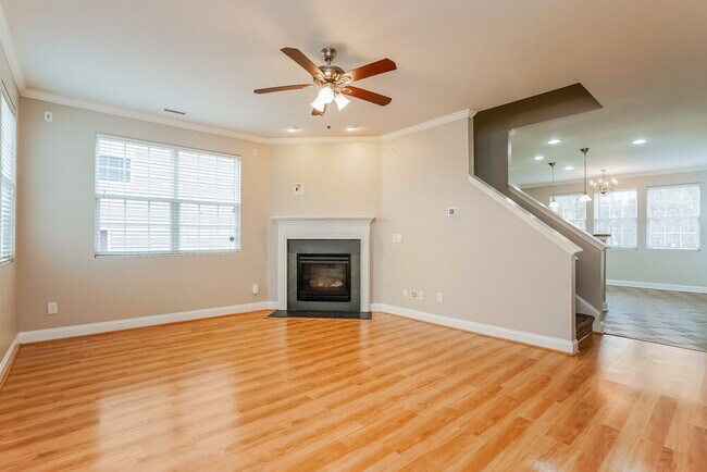 Building Photo - 130 Norwich Dr