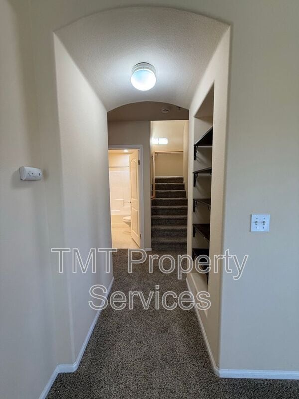 Building Photo - 595 Ave of Flags