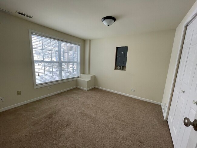 Building Photo - 857 Stuarts Dr