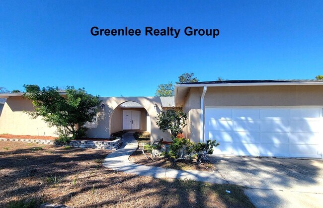 Building Photo - Large 3 Bed/2Bath/2 Car Garage Home in Port Richey- 1914 sqft!