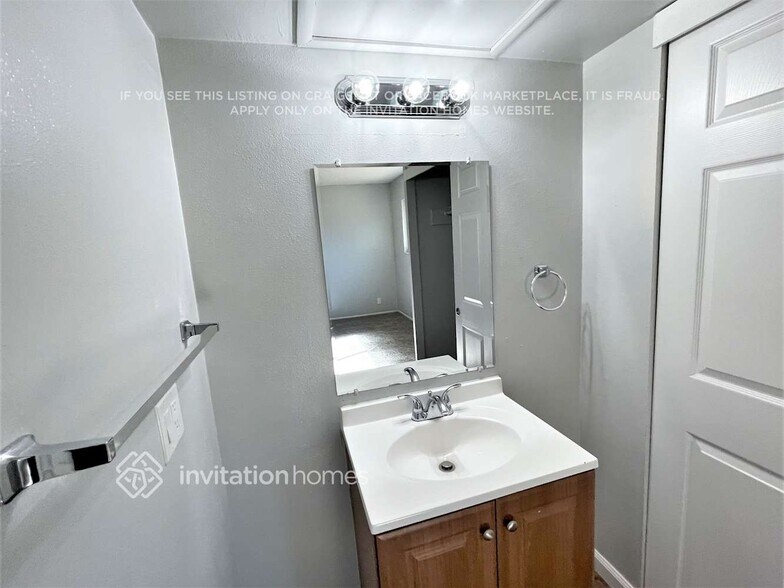 Building Photo - 137 Hastings Ave