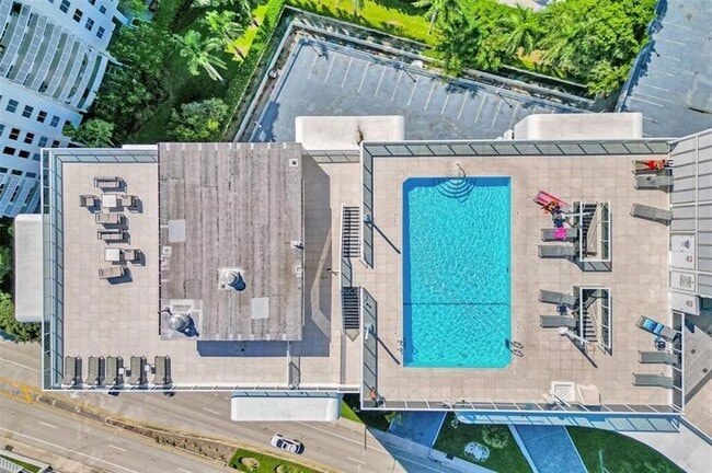 Building Photo - 2841 N Ocean Blvd