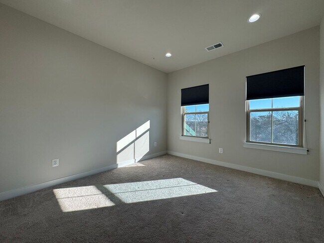 Building Photo - Modern 3 Bed 2.5 Bath Townhome In Beautiful Arcola Town Center