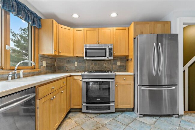 Building Photo - 4 Woodvale Rd Ext