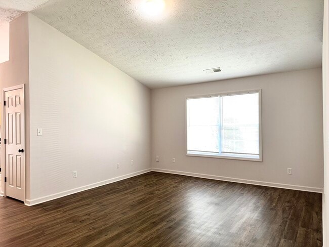 Building Photo - 2216 Prescott Ln