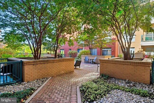 Building Photo - 2200 N Westmoreland St