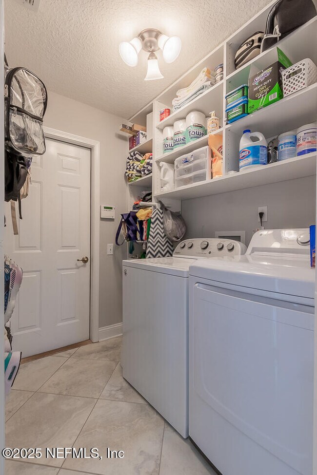 Building Photo - 8543 Glenbury Ct N