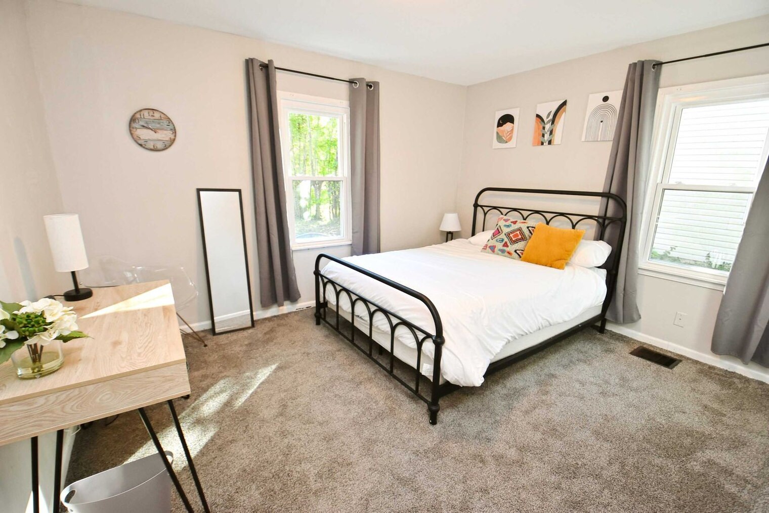 Building Photo - 815 N Twyckenham Dr