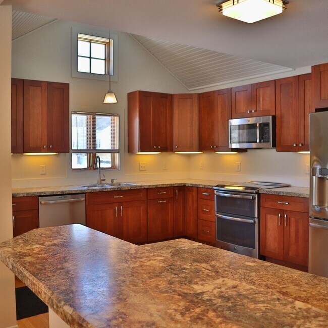 Building Photo - 192 Slater Ave