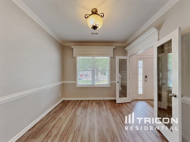 Building Photo - 547 Hay River St