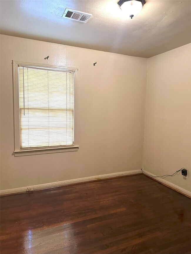 Building Photo - 4849 Larkspur St
