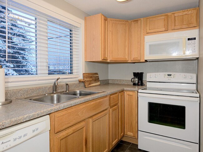 Building Photo - Old Airport Road 4751-VS