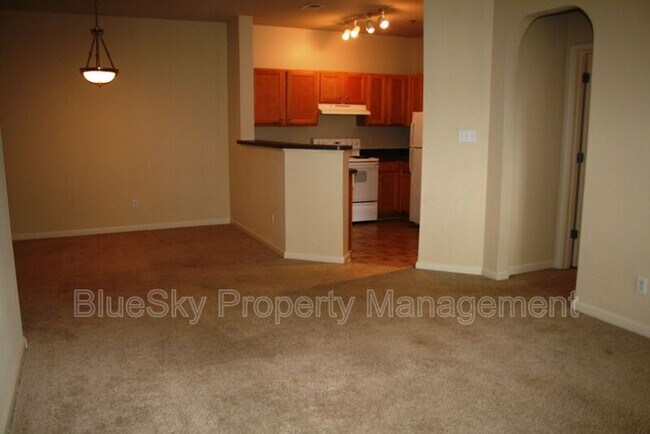 Building Photo - 300 Riverbend Dr