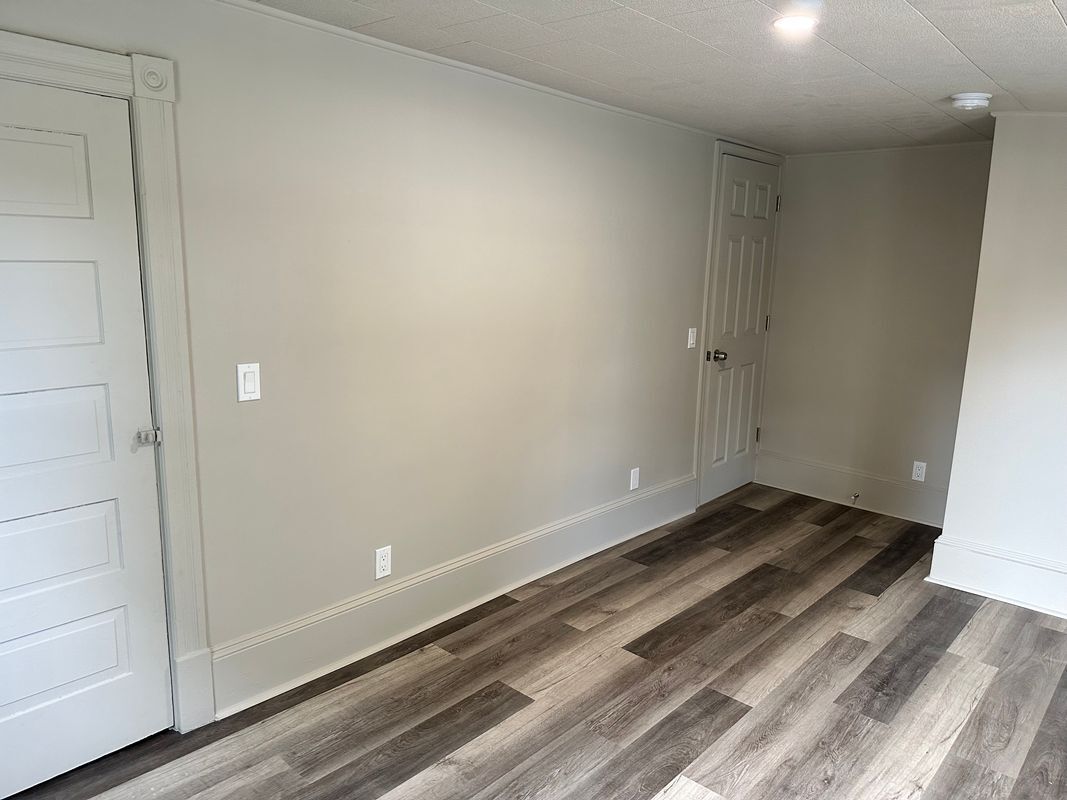 Building Photo - 113 N Coal St