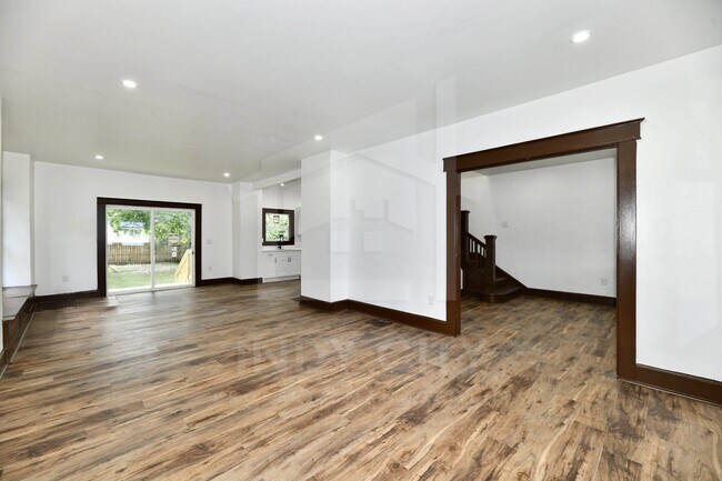 Building Photo - 3634 N Kenwood Ave