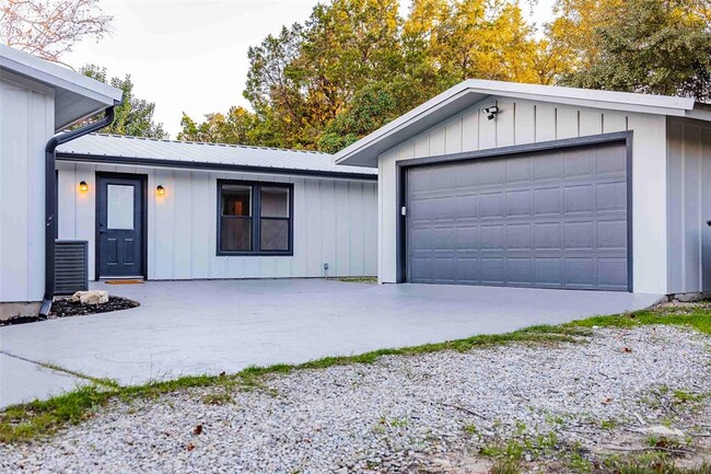 Building Photo - 620 Galston