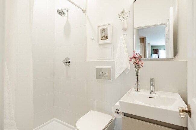 Building Photo - 1304 Broadway-ID1056031P