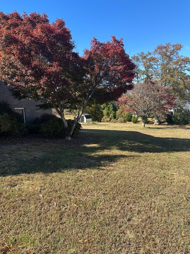 Building Photo - HOME AVALIABLE FOR RENT ON 2 ACRES!