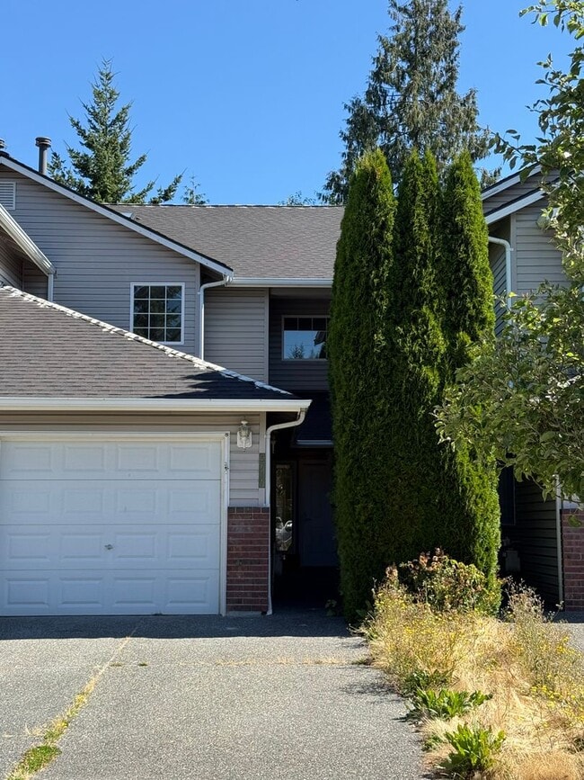 Primary Photo - Fully Remodeled Silver Firs Townhome for R...