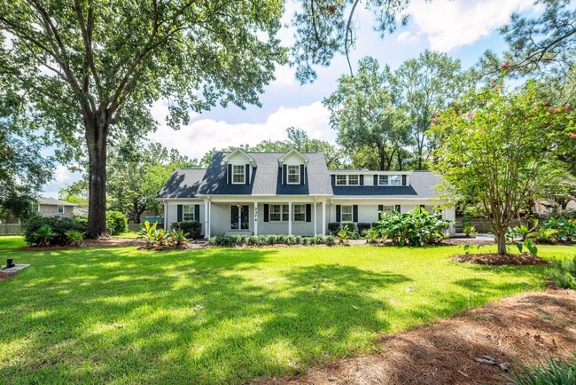 Building Photo - 6 Bedroom, 2.5 Bath House in Drayton on th...