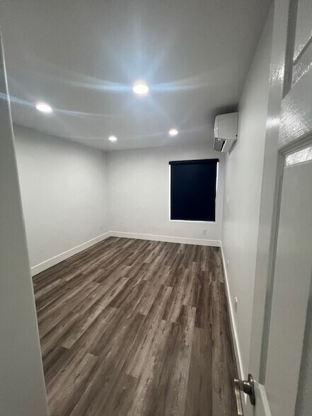 Building Photo - 5404 Balboa Arms Dr