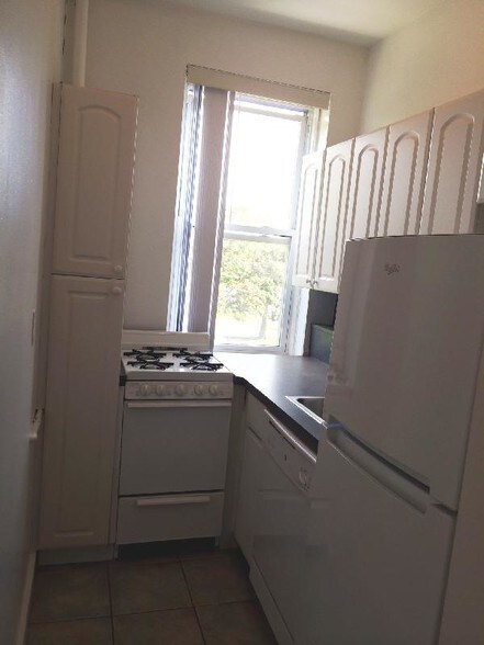 Building Photo - 95 Park Dr