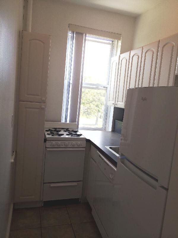 Building Photo - 95 Park Dr