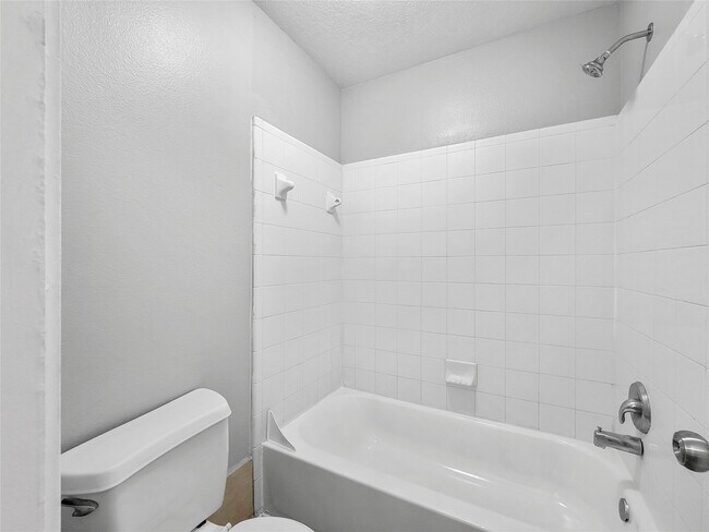 Building Photo - 20911 Foxwood Glen Ln