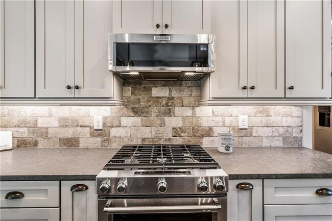 Building Photo - 6 Whisper Pl