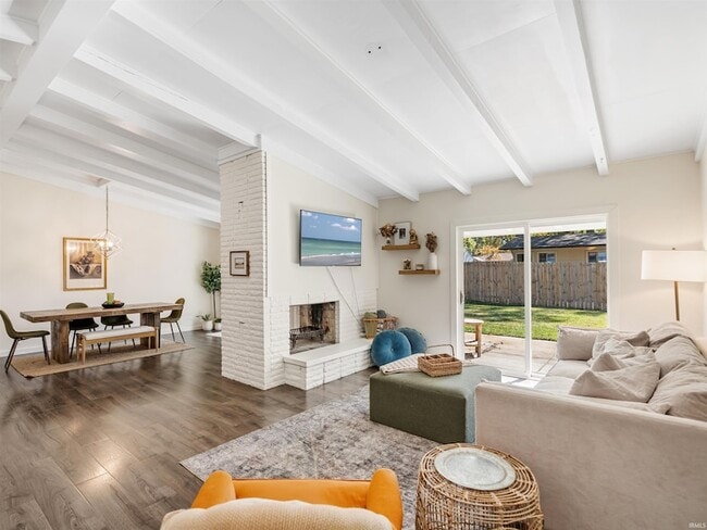 Building Photo - 2924 Santa Rosa Dr